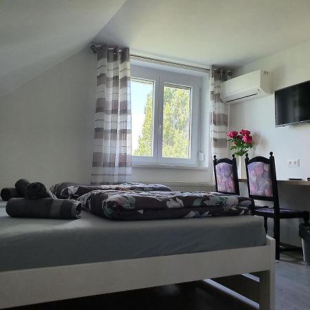 Monostor Panzio Bed & Breakfast Komarom Luaran gambar